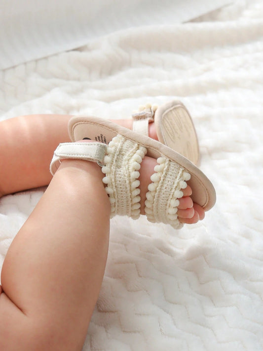 Leichte Schuhe mit offener Struktur für Babys
