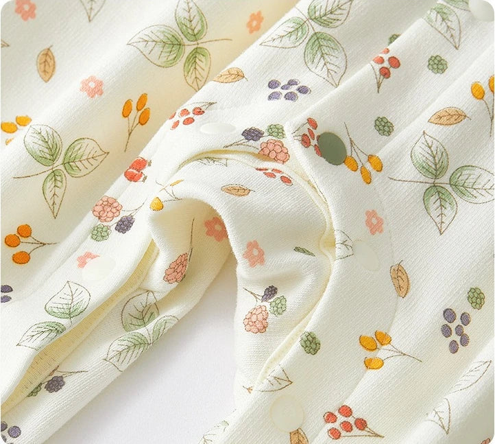 Strampler mit Blumenmuster im Landhausstil