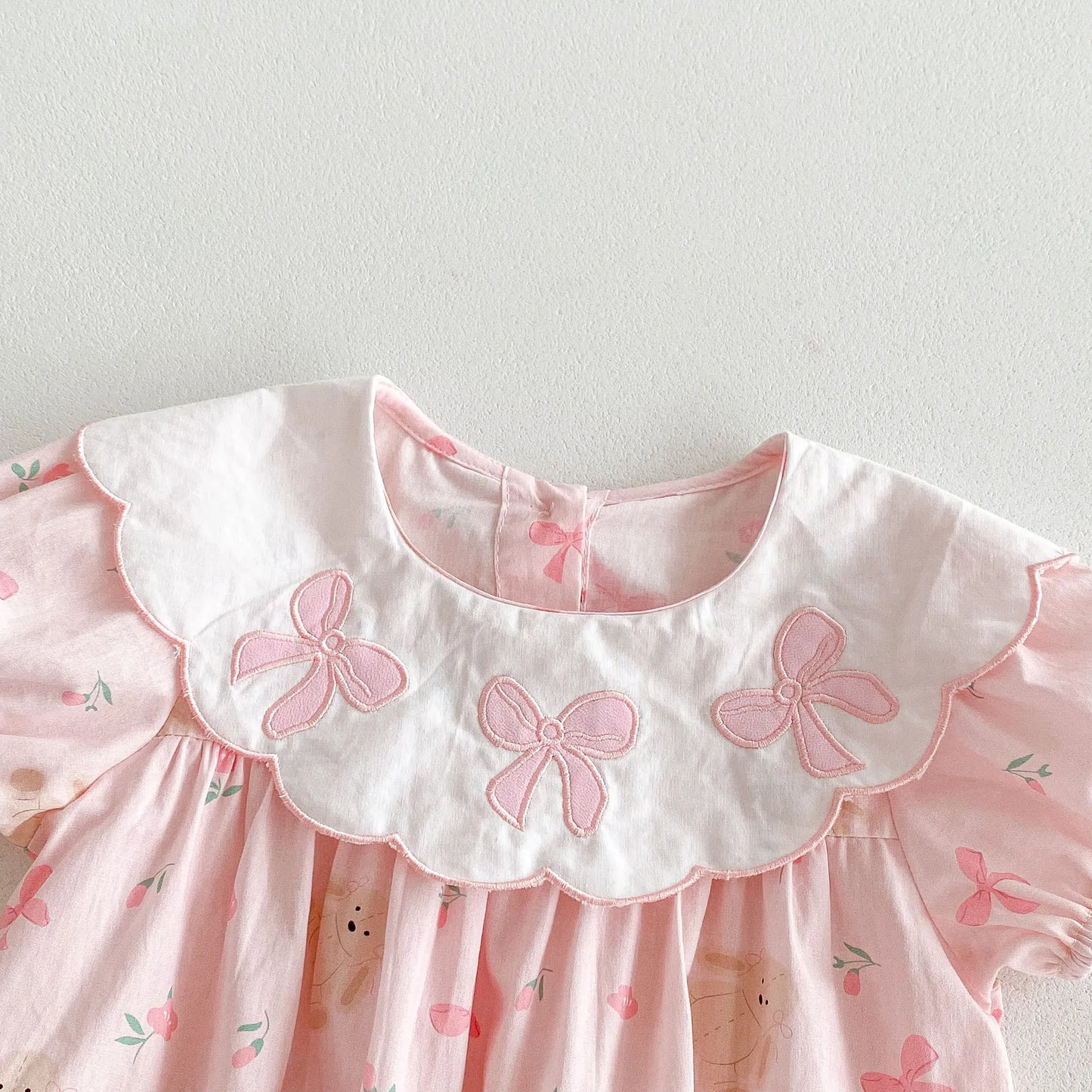 Sommerlicher Baby-Mädchen-Strampler im Prinzessinnen-Stil