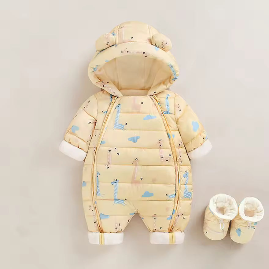 Niedliche Baby-Winteroberbekleidung