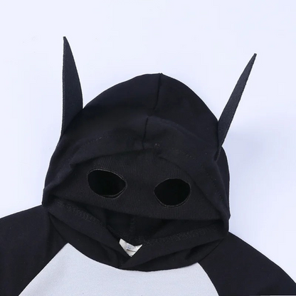 Baby-Strampler im Superhelden-Stil