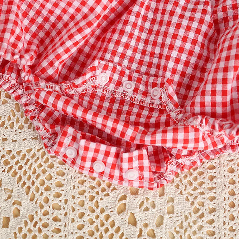 Baby-Strampler für Mädchen – Erdbeerstickerei