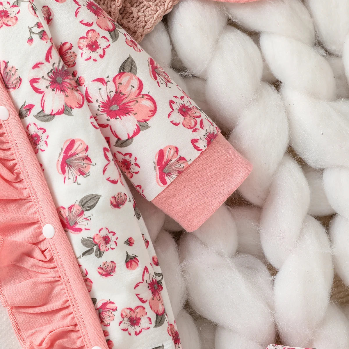 Baby-Mädchen-Jumpsuit-Set mit Blumenmuster und langen Ärmeln