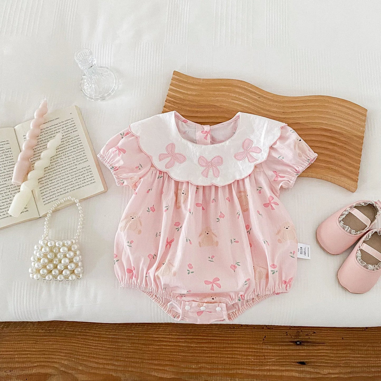 Sommerlicher Baby-Mädchen-Strampler im Prinzessinnen-Stil