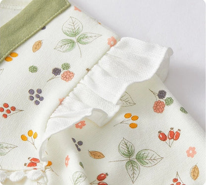 Strampler mit Blumenmuster im Landhausstil