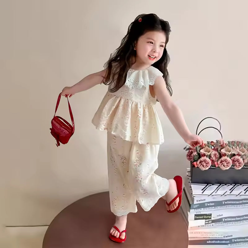 Mädchen-Set mit Spitzenkragen und Blumenmuster