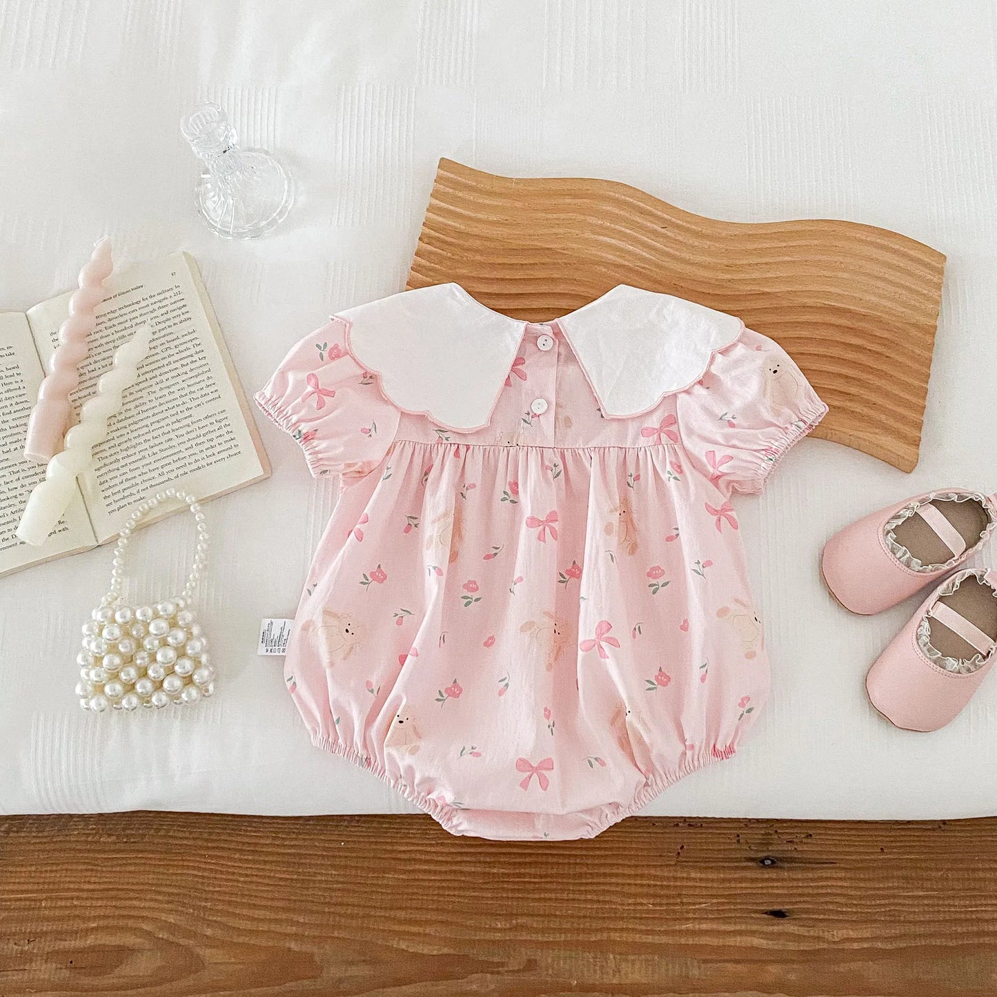 Sommerlicher Baby-Mädchen-Strampler im Prinzessinnen-Stil