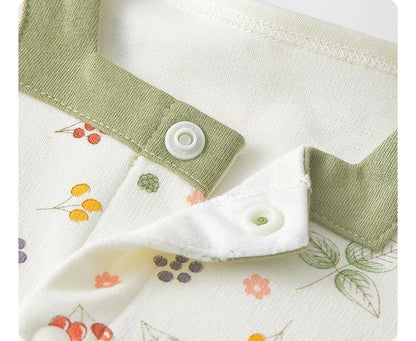 Strampler mit Blumenmuster im Landhausstil