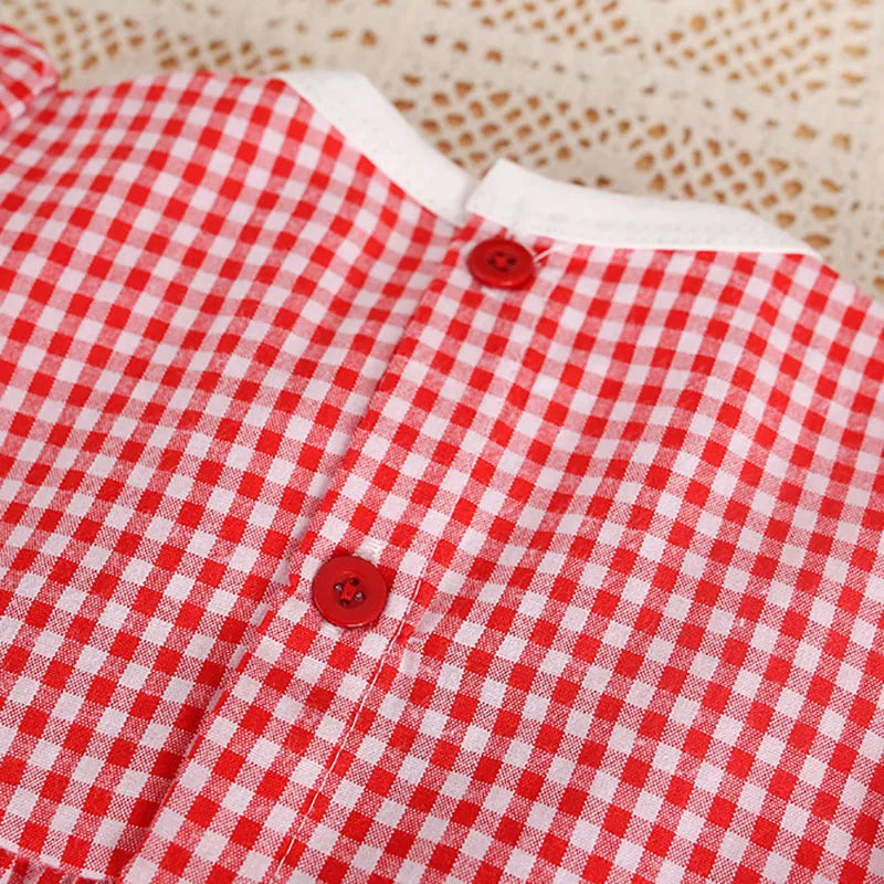 Baby-Strampler für Mädchen – Erdbeerstickerei