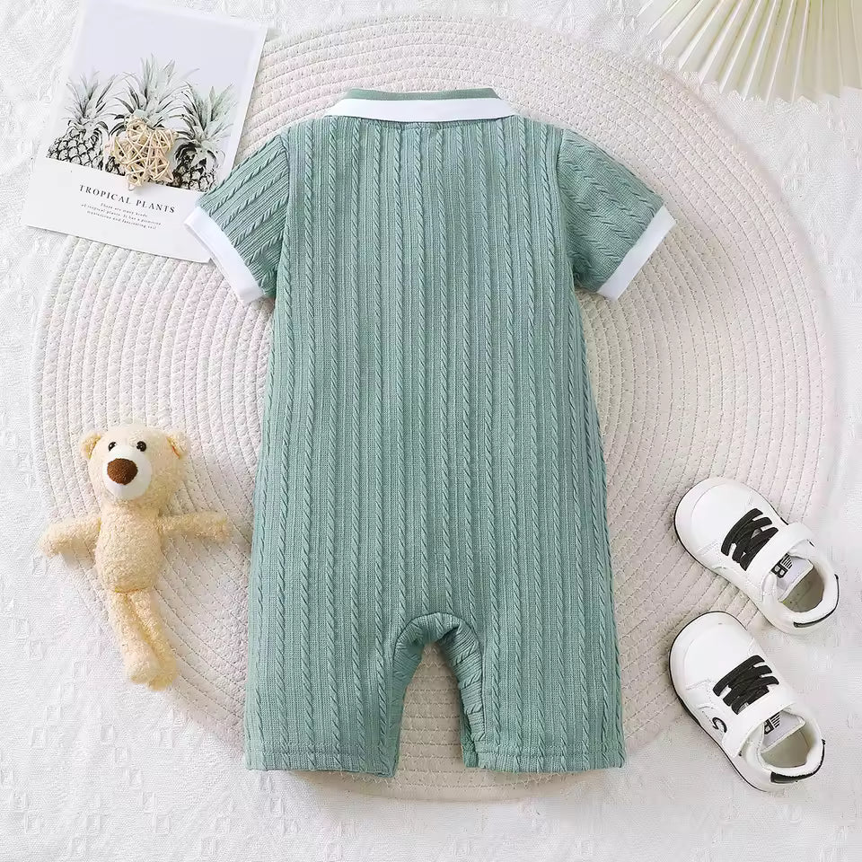 Sommer-Jumpsuit für kleine Jungen