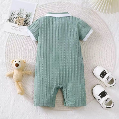 Sommer-Jumpsuit für kleine Jungen