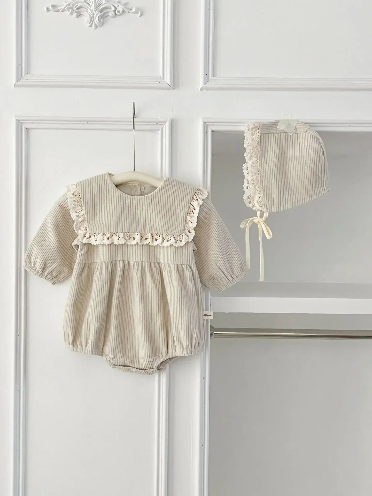 Frühlings-Strampler-Set für Babymädchen – Cord