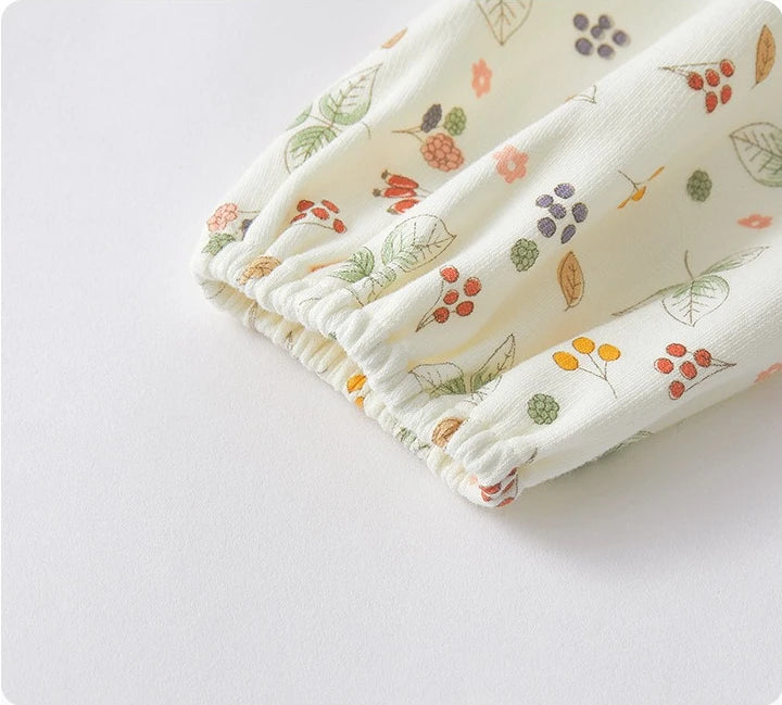 Strampler mit Blumenmuster im Landhausstil