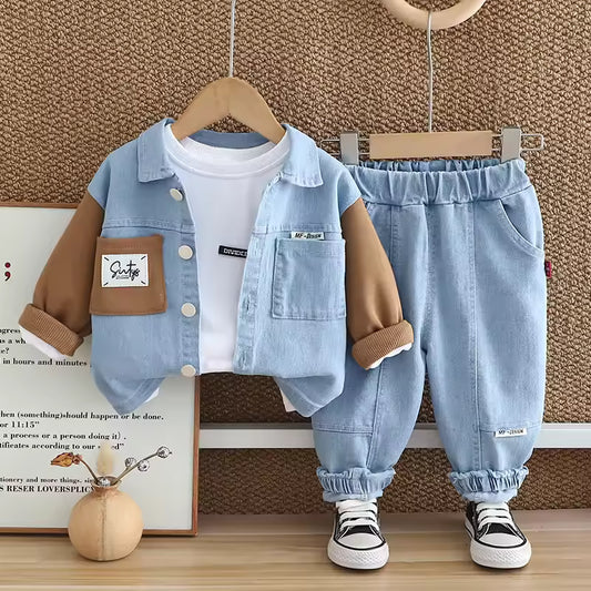 Lässiges Jeans-Outfit für Jungen