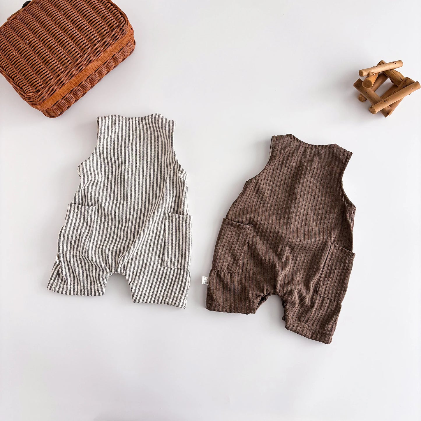 Sommerlicher Jumpsuit – gestreift, ärmellos im koreanischen Stil