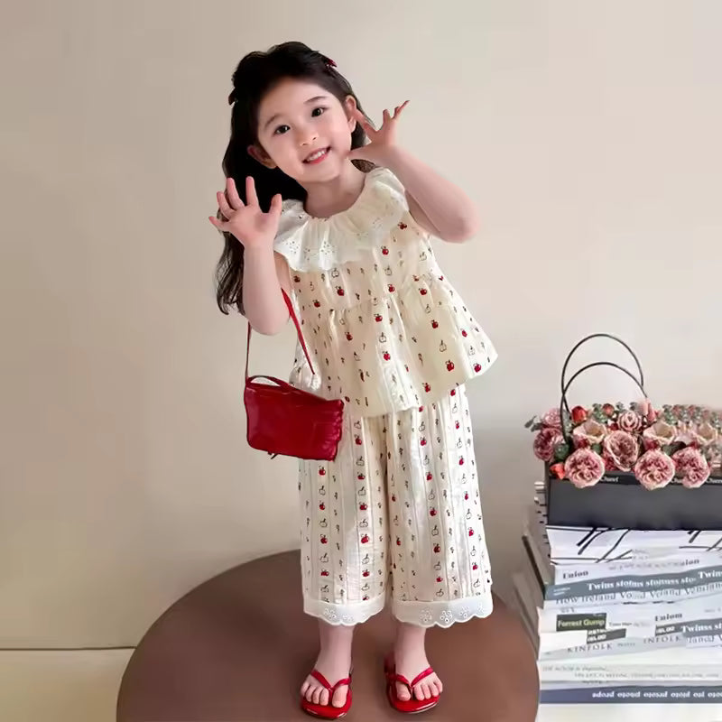 Mädchen-Set mit Spitzenkragen und Blumenmuster