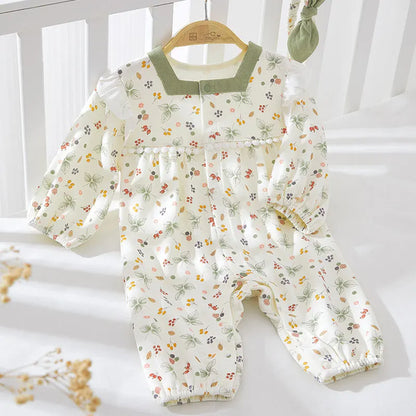 Strampler mit Blumenmuster im Landhausstil