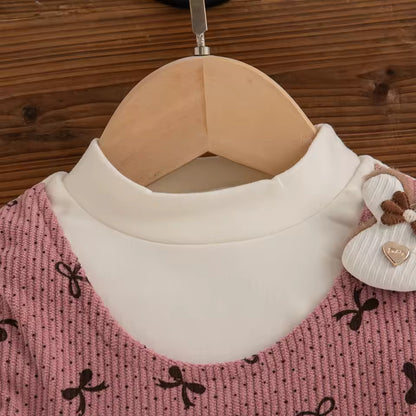 Weiches Kleinkindkleid für den Herbst