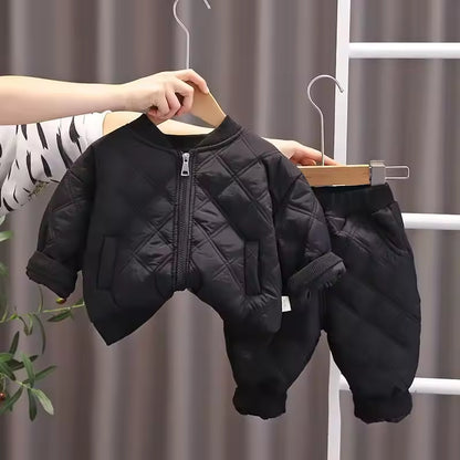 Warmer Kinderschneeanzug aus Kunstdaunen