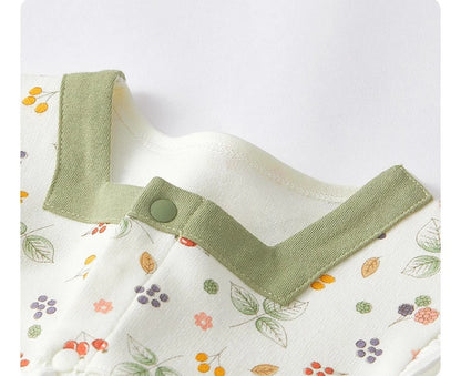 Strampler mit Blumenmuster im Landhausstil