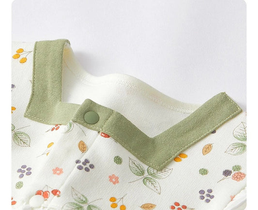 Strampler mit Blumenmuster im Landhausstil