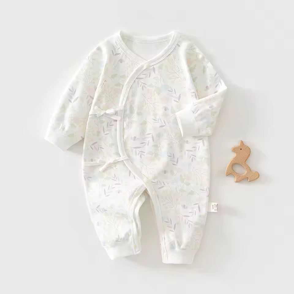 Baby-Jumpsuit mit Naturmuster