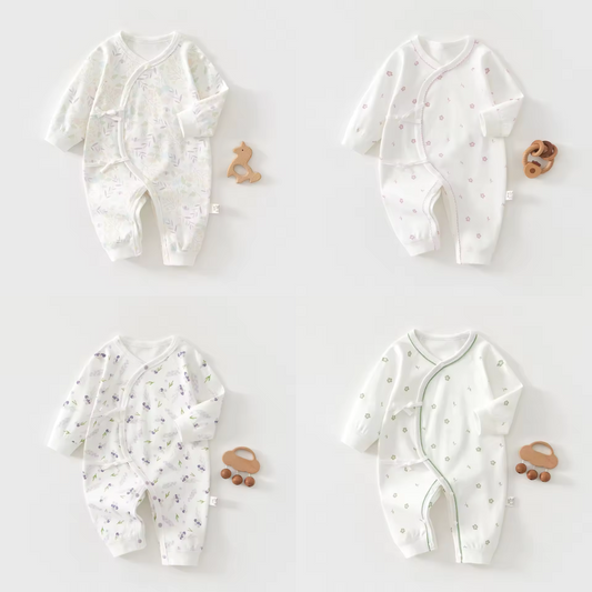 Baby-Jumpsuit mit Naturmuster