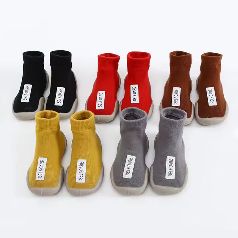 Erste Lauflernschuhe für Jungen