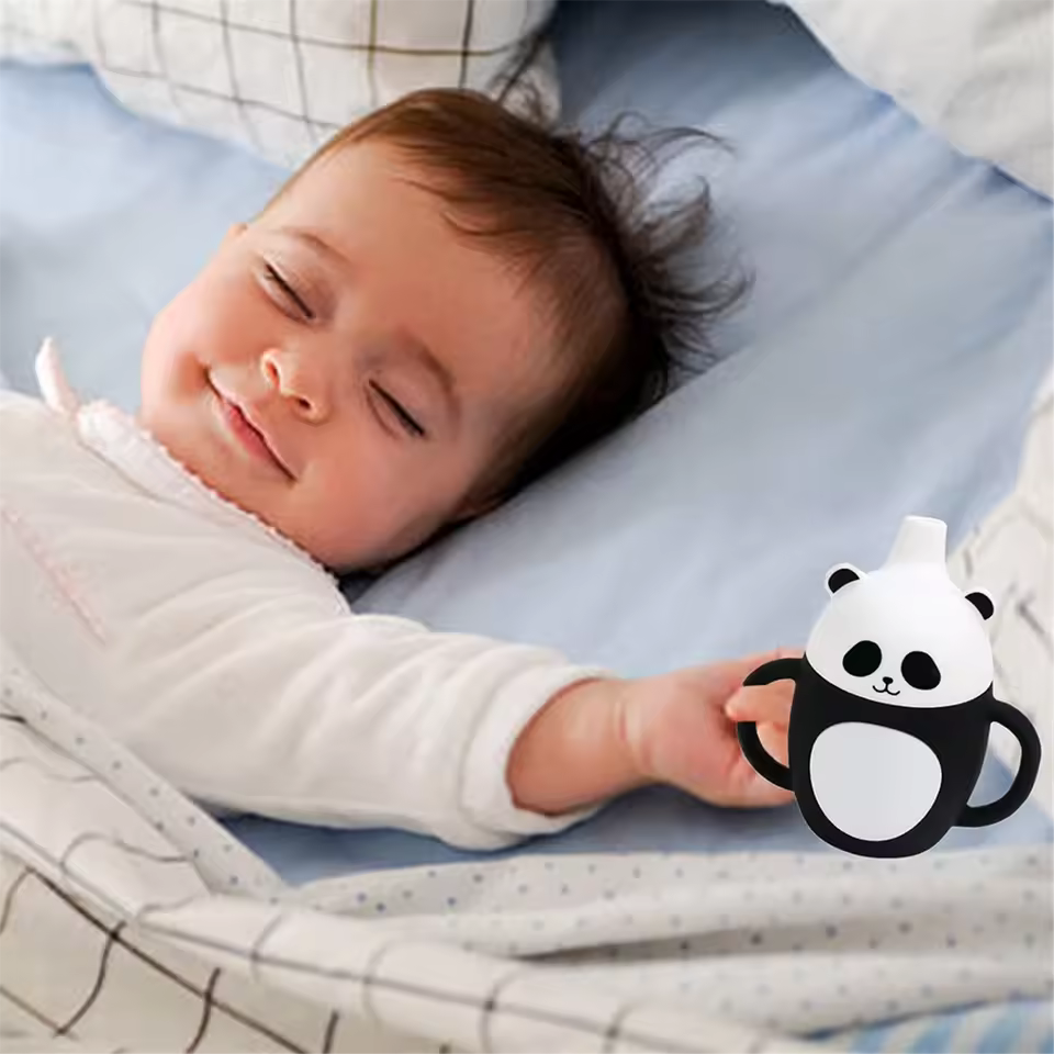 Silikon-Kinderbecher mit auslaufsicherem Strohhalm