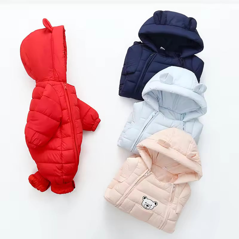 Weicher und warmer Baby-Strampler